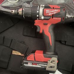 Milwaukee 1/2 Inch Drill/Driver With a 4.0 Ah Battery