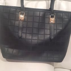 Large tote bag in black synthetic leather with a geometric quilted pattern