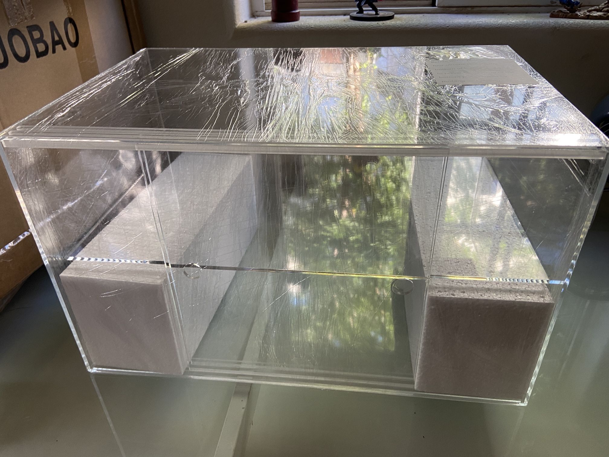 Luobao Acrylic Display Case