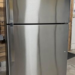 33” Top-Freezer Refrigerator GE with Garage Ready Performance