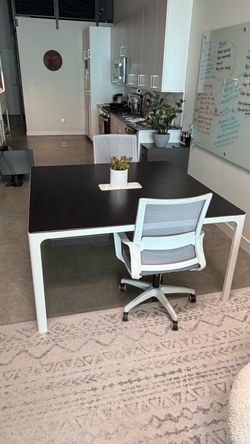 Desk/table