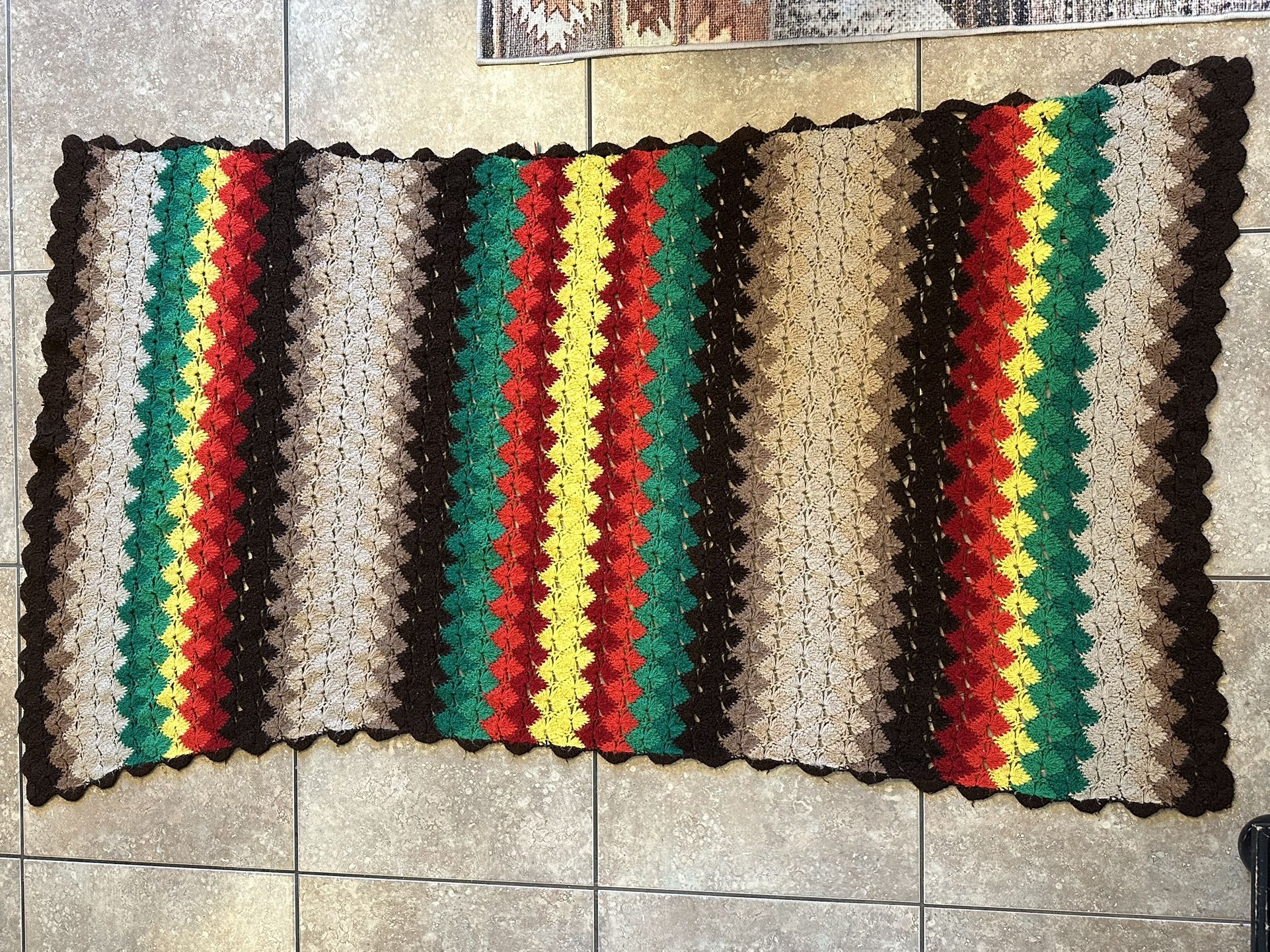 🌈 Vintage Crochet Shell-Stitch Afghan – Multicolor Stripes – 48x72”