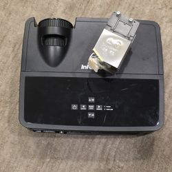 Epson Projector With Brand New Bulb 