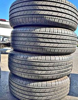225/60/18 Michelin Selling a set of 4 tires in excellent condition 🫡