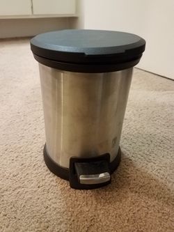 Mini trash can