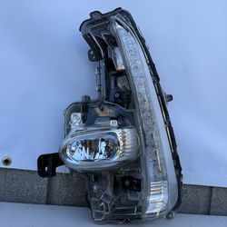 2017 2018 2019 2020 2021 2022 TOYOTA PRIUS PRIME FRONT BUMPER lower fog light fog lamp turn signal left driver side LH OEM USED