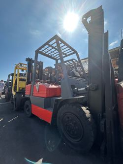 Heavy-Duty Toyota Forklifts Available Now – Low Prices, High Performance!