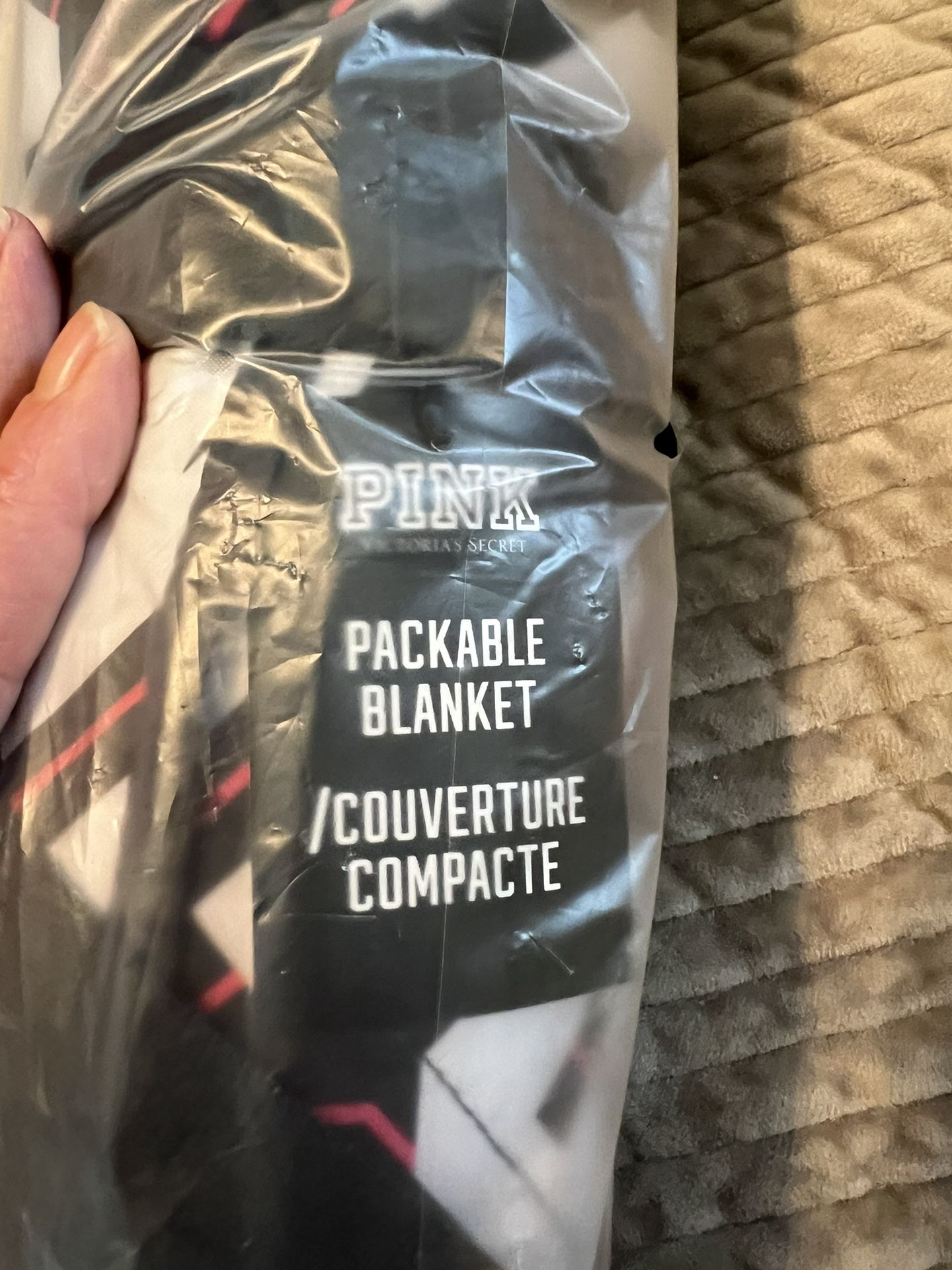 Blanket BNWT Victoria’s Secret PINK Packable Blanket Picnic Beach Portable 