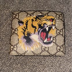 Gucci Beige GG Supreme tiger Wallet