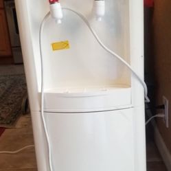 Dispenser For Cold Water And Hot It's New Good Condition 