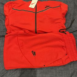 Mens Nike short set $50 size large  Mens Nike sweatsuits $70 sizes m,L,2x,3x hmu 🤙🏾 ✅🔥💯