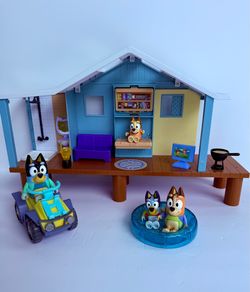 Bluey Ultimate Beach Cabin Playset house. Price$15.00 zip code:33177