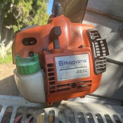 Husqvarna 223L Weed Trimmer
