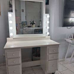 Nice VANITY. WHITE [BLANCO] $80