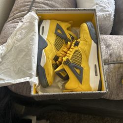Air Jordan 4 Retro Lightning
