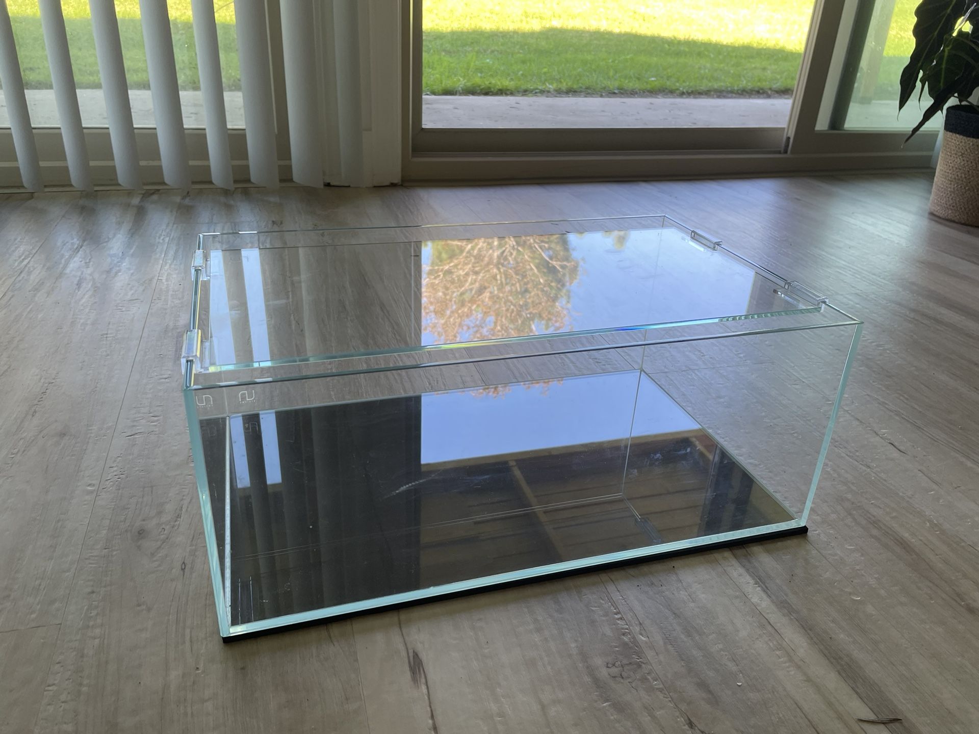 Fish Tank 45S - Ultum Nature Systems + Cover, Filter, Heater, Water Treatment 