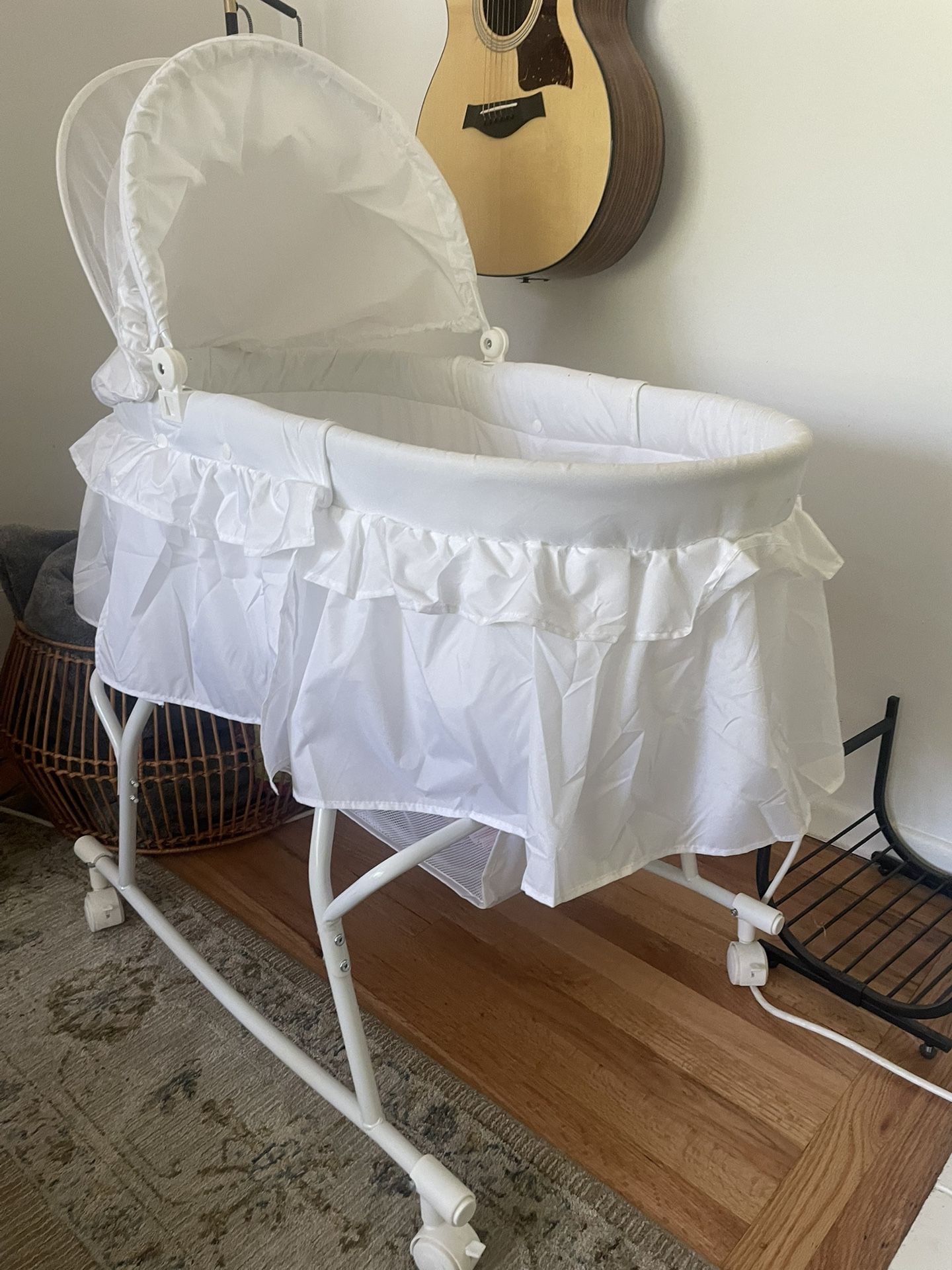 Dream On Me Portable Baby Bassinet