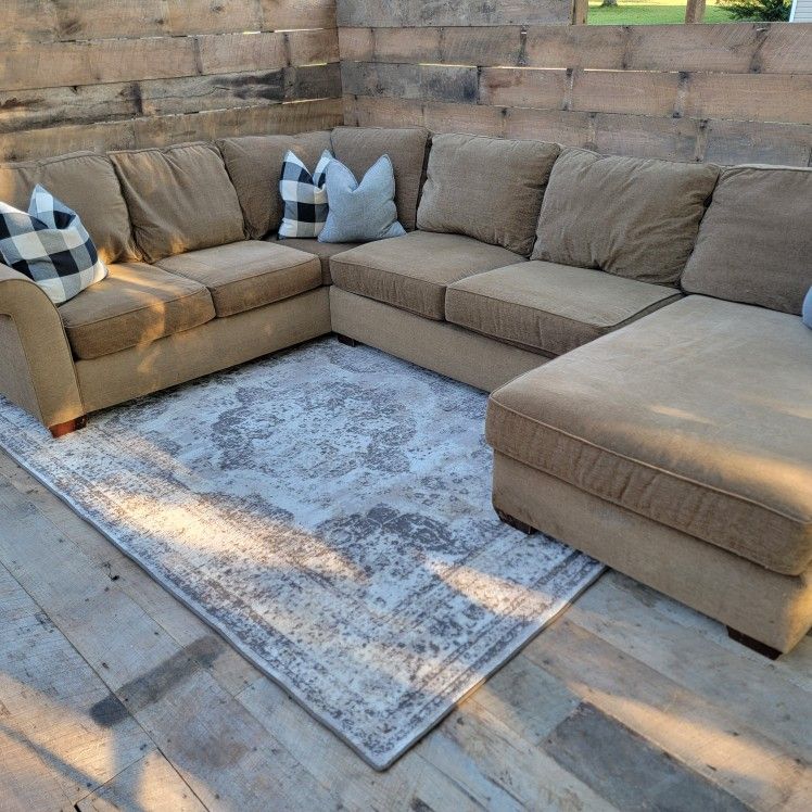 Havertys sectional sofa with chaise - brown