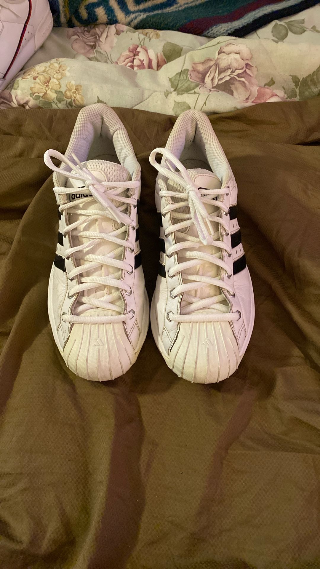 Adidas Superstars Size 11   Clean 