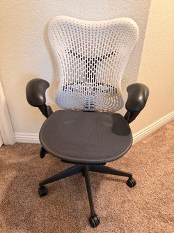 Herman Miller Mirra 1