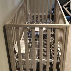 Pottery Barn Crib , Excellent Condition - Comes With Mattress (infant/toddler)