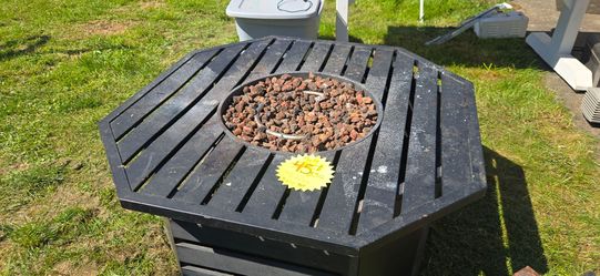 Outdoor propane firepit
