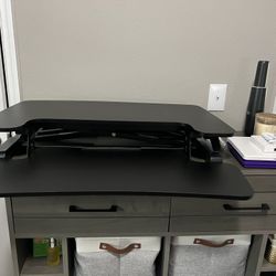 Height adjustable standing desk 