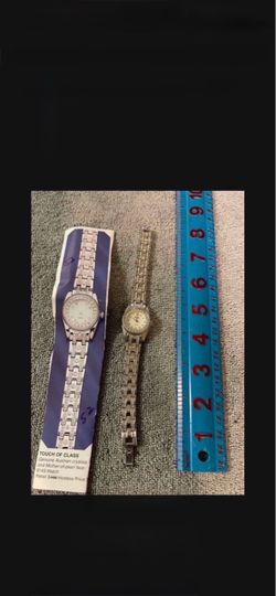 CA. PARKLANE AUSTRIAN CRYSTALS & MOTHER OF PEARL FACE.