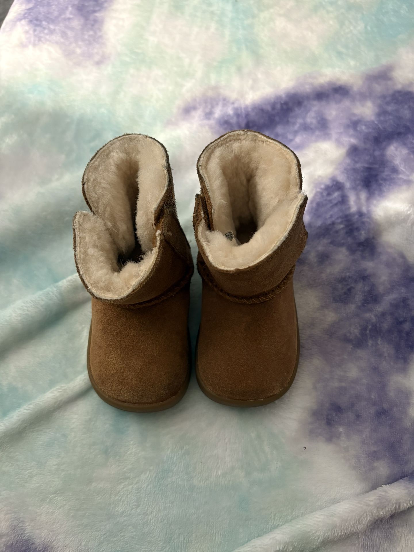 Infant Uggs Size 2/3