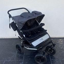 MOUNTAIN BUGGY DUET V3 TWIN SIDE BY SIDE DOUBLE STROLLER !!