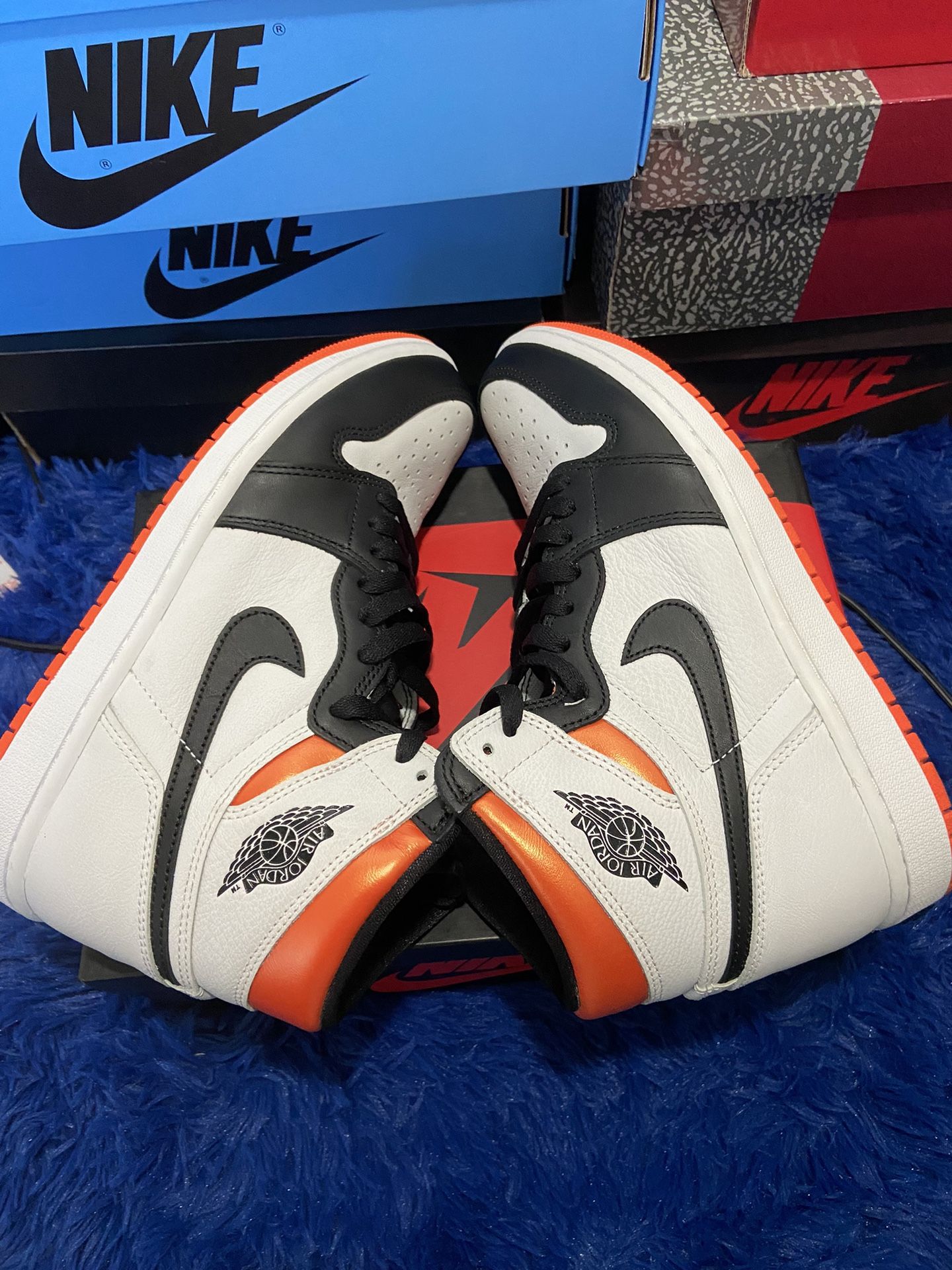 Jordan 1 Electro Orange π