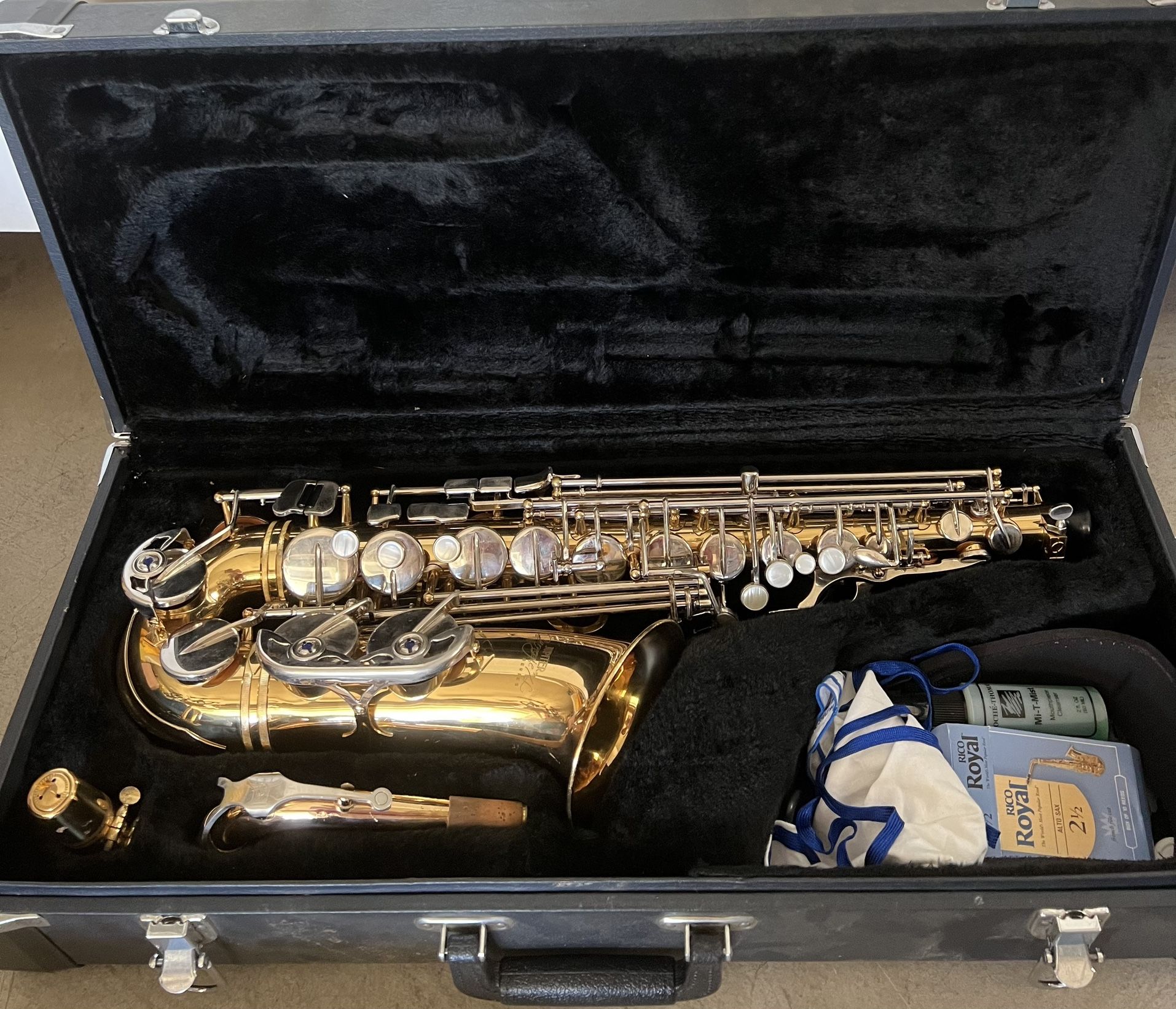 Jupiter Carnegie XL Alto Saxophone CAS-70