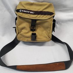 Vintage Tamrac 1985 Tan Canvas & Leather Professional Pro Camera Shoulder Bag 605R USA Made 

Very nice bag with 3 slots inside for camera, extra lens