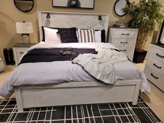 BEDROOM SET, 4 PC QUEEN BED FRAME, DRESSER, MIRROR AND NIGHTSTAND -NEW-