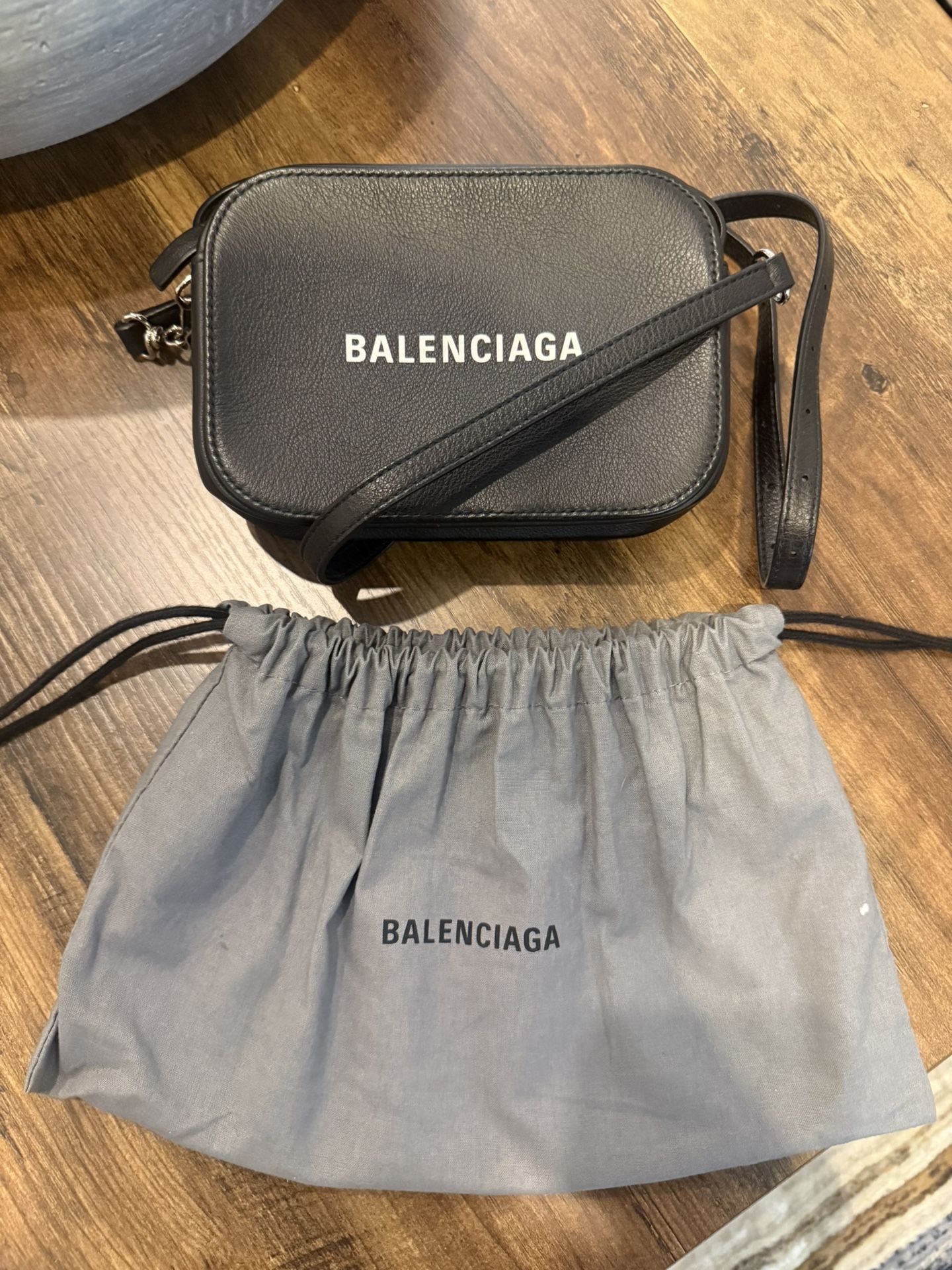 Crossbody Balenciaga Camera Bag - Black Leather