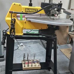 DeWalt 20 INCH Variable Speed Scroll Saw With Stand
