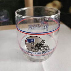 VINTAGE NFL NEW ENGLAND PATRIOTS GLASS TEAM DRINKING GLASS