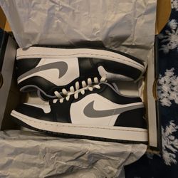 Jordan 1 Low 8.5 Men
