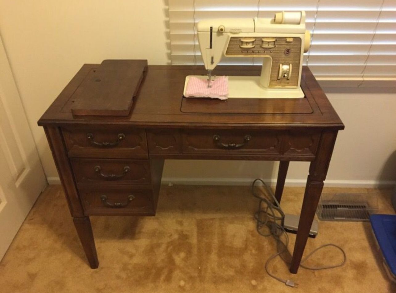 Singer Sewing Machine In Wooden Desk