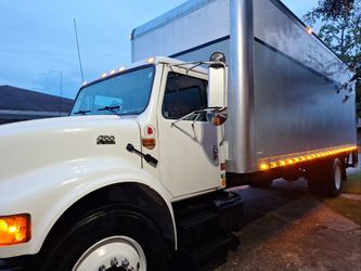 2001 I International 4700 24 ft Box Truck Fresh Diesel Engine Overhaul Has Lift Gate 