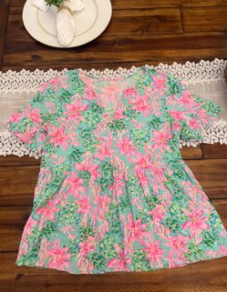Like New Lilly Pulitzer Womenβs Top Size Medium