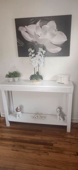 ENTRYWAY TABLE