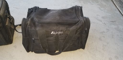 Everest Duffle bag. Several pockets
