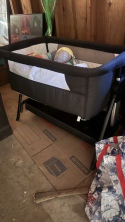 Lilly Bassinet & Bedside Sleeper - Black