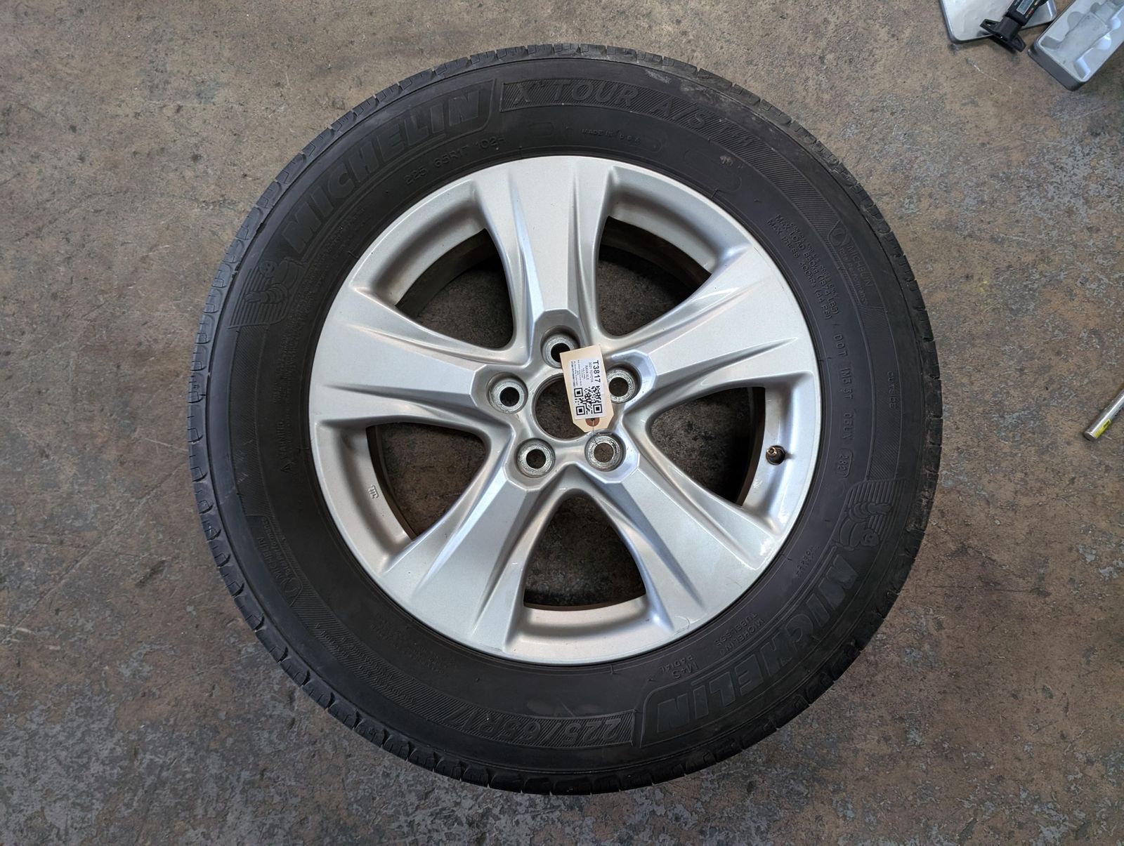 Wheel Rim 17 w Tire 22565 R17 2021 Toyota RAV4 42611-0R390 2019 2020 2022 (T3817)
