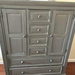 Chenust Dresser 