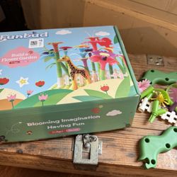 Funbud Build A Garden Set OVER 100 PIECES BUT NO GIRAFFE.