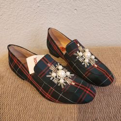 New Flat Christmas Choose Sz 5.5 