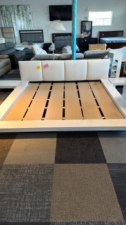 King Size Bed With Two Night Stands 