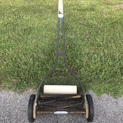 ECO-friendly Lawn Mower No Motor Or Battery  This Mows Great!!!!